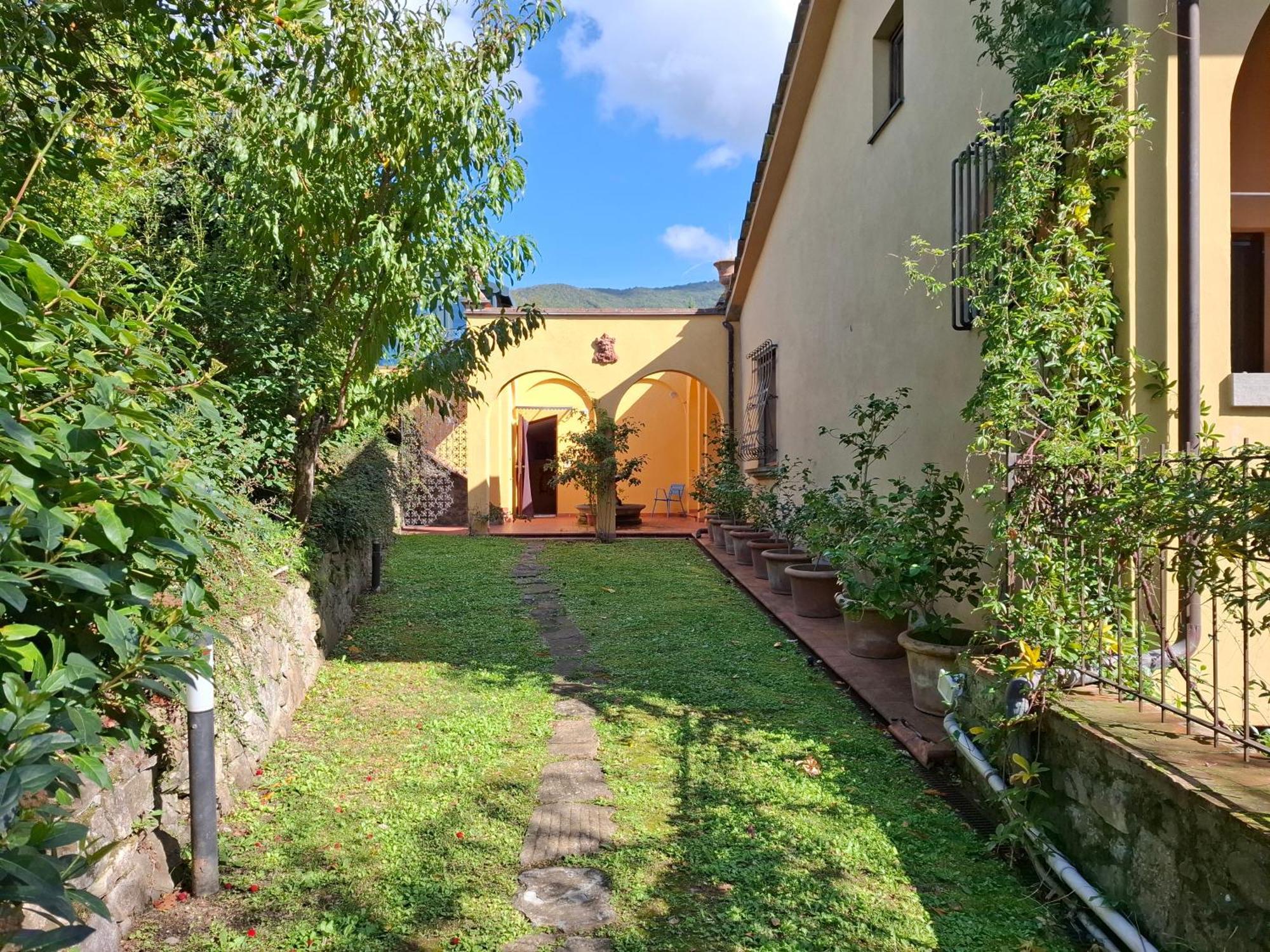 Tuscany Gorello. In Toscana. Jacuzzi Con Tetto In Cristallo,piscina Arezzo