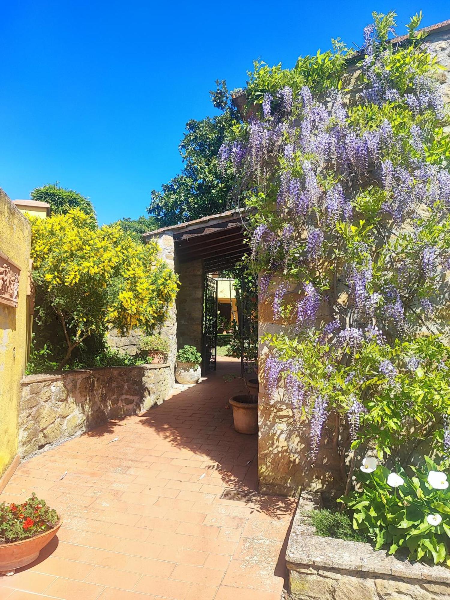 Tuscany Gorello. In Toscana. Jacuzzi Con Tetto In Cristallo,piscina Villa Arezzo